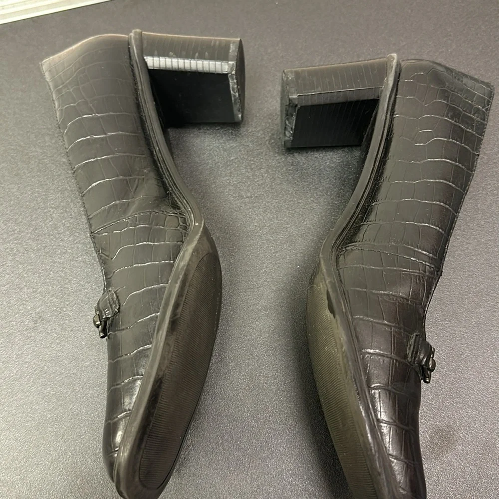 Studio women’s genuine leather slip on loafer made in Brazil size 10 M
